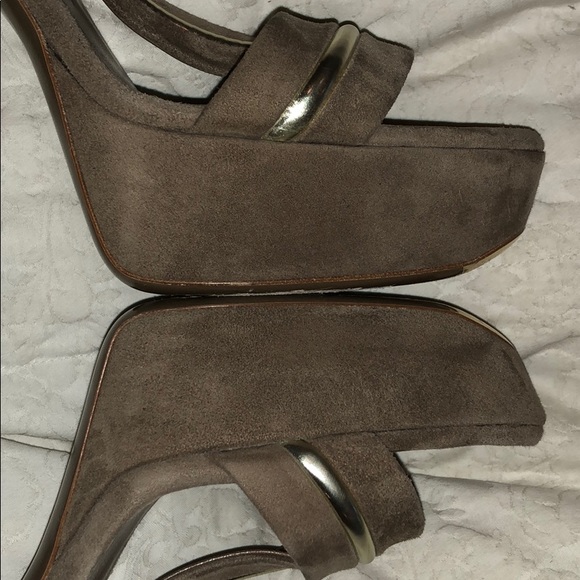 Gucci T Strap Sandle - Picture 8 of 8